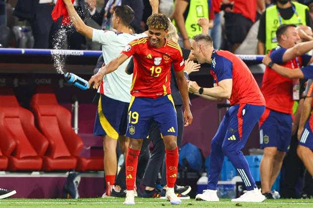 Lamine Yamal of Spain celebrates the full-time whistle after Spain reach the final Spain v France, UEFA European Championship, EM, Europameisterschaft 2024, Semi Final, Football, Munich Football Arena, Munich, Germany - 09 Jul 2024 EDITORIAL USE ONLY No use with unauthorised audio, video, data, fixture lists, club league logos or live services. Online in-match use limited to 120 images, no video emulation. No use in betting, games or single club league player publications. Copyright: xKieranxMcManus Shutterstockx 14576874dj