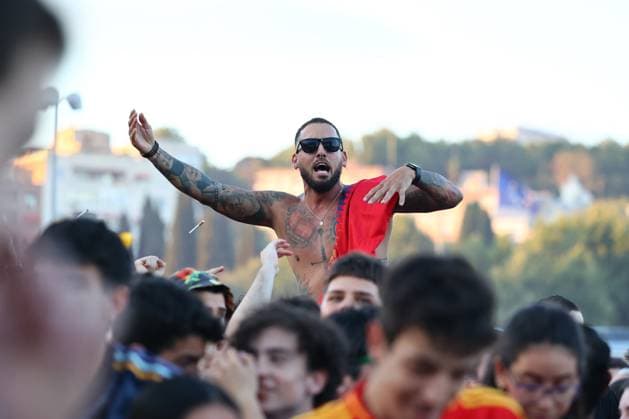 July 9, 2024, Madrid, Madrid, SPAIN: Spanish fans celebrate during the viewing of the Eurocup 2024 Semifinal between Spain and France at the Puente del Rey on July 09, 2024, in Madrid, Spain. Madrid SPAIN - ZUMAa181 20240709_zaa_a181_030 Copyright: xDennisxAgyemanx