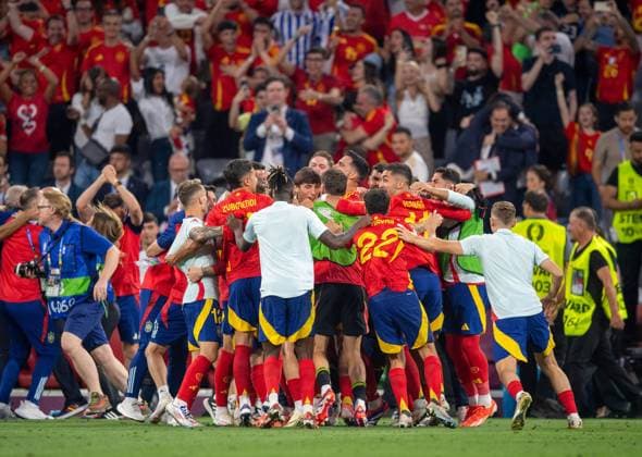 Football, Men, Season 2023 24, UEFA Euro EM 2024, Semi-final in Munich, Spain France, Spanish cheers after the final whistle, 09 07 2024, Copyright: xSebastianxRäppold MatthiasxKochx