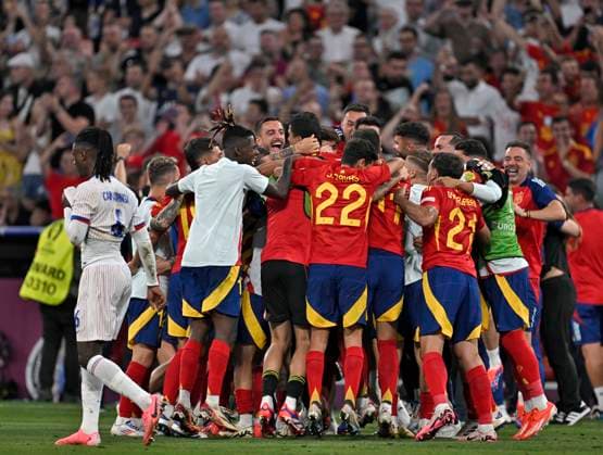 09 07 2024, Football UEFA EURO 2024, Semi-final, Spain France, in the Munich Football Arena, Spains cheering crowd