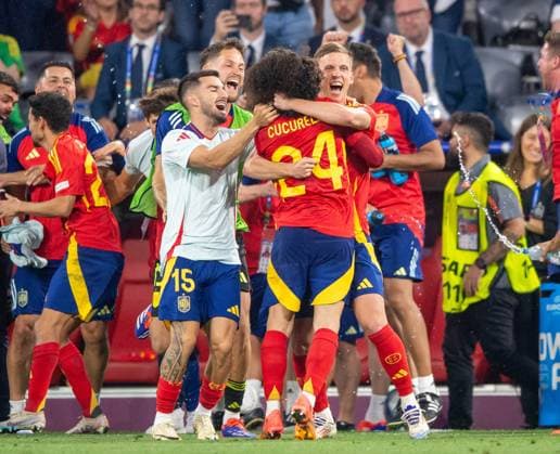 Football, men, season 2023 24, UEFA Euro EM 2024, semi-final in Munich, Spain France, Spanish cheers after the final whistle, in the middle from l Alex Baena Spain , Marc Cucurella Spain , Dani Olmo 10, Spain , 09 07 2024, Copyright: xSebastianxRäppold MatthiasxKochx