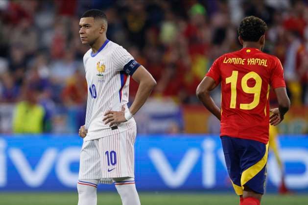 Spain v France: Semi-Final - UEFA EURO, EM, Europameisterschaft,Fussball 2024 Kylian Mbappe of France and Lamine Yamal of Spain in action during the UEFA EURO 2024 semi-final match between Spain v France at Munich Football Arena on July 9, 2024 in Munich, Germany. Munich Munich Football Arena Germany Germany Copyright: xRichardxSellers Sportsphoto APLx 14045125