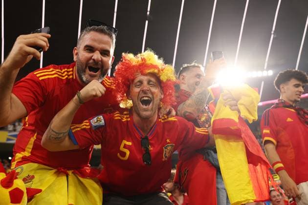 EURO 2024, Fans aller teilnehmenden Teams Munich, Germany, 9th July 2024. Spanish fans celebrate victory during the UEFA European Championships semi final match at Allianz Arena, Munich. Picture credit should read: Paul Terry Sportimage EDITORIAL USE ONLY. No use with unauthorised audio, video, data, fixture lists, club league logos or live services. Online in-match use limited to 120 images, no video emulation. No use in betting, games or single club league player publications. SPI-3225-0098