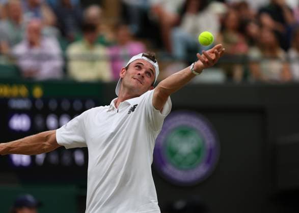 Tennis, Wimbledon, Die Highlights 9th July 2024; All England Lawn Tennis and Croquet Club, London, England; Wimbledon Tennis Tournament, Day 9; Tommy Paul (USA) serves to Carlos Alcaraz (ESP), mens singles quarter final match  ActionPlus12666468 JohnxPatrickxFletcher