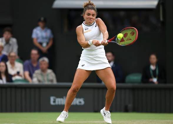 Jasmine Paolini makes a fist and cheers, cheers, joy, emotion Tennis Wimbledon 2024 Grand Slam ITF ATP WTA AELTC London Great Britain 9 July 2024 Copyright: xJuergenxHasenkopfx