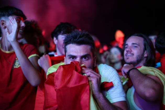 July 9, 2024, Madrid, Madrid, SPAIN: Spanish fans celebrates the victory during the viewing of the Eurocup 2024 Semifinal between Spain and France at the Puente del Rey on July 09, 2024, in Madrid, Spain. Madrid SPAIN - ZUMAa181 20240709_zaa_a181_048 Copyright: xDennisxAgyemanx
