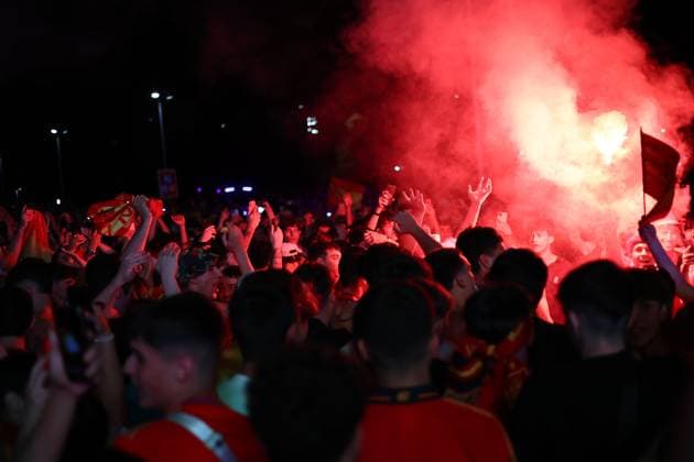 July 9, 2024, Madrid, Madrid, SPAIN: Spanish fans celebrates the victory during the viewing of the Eurocup 2024 Semifinal between Spain and France at the Puente del Rey on July 09, 2024, in Madrid, Spain. Madrid SPAIN - ZUMAa181 20240709_zaa_a181_050 Copyright: xDennisxAgyemanx