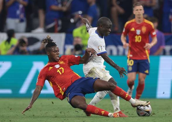 Munich, Germany, 9th July 2024. Nico Williams of Spain challenges N Golo Kante of France during the UEFA European Championships semi final match at Allianz Arena, Munich. Picture credit should read: Jonathan Moscrop Sportimage EDITORIAL USE ONLY. No use with unauthorised audio, video, data, fixture lists, club league logos or live services. Online in-match use limited to 120 images, no video emulation. No use in betting, games or single club league player publications. SPI-3224-0055