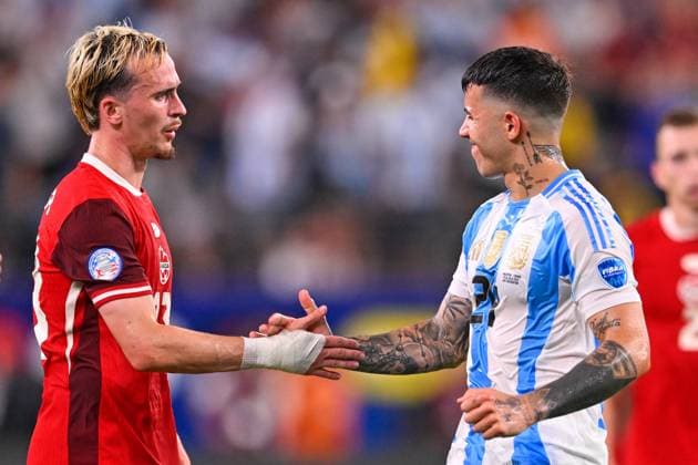 RECORD DATE NOT STATED Copa America USA 2024 Argentina 2-0 Canada - Semifinal Liam Millar (L) of Canada and Enzo Martinez (R) of Argentina during the CONMEBOL Copa America 2024 Semi-final match between Argentina and Canada, at MetLife Stadium, on July 09, 2024 in East Rutherford, New Jersey, United States. EAST RUTHERFORD NEW JERSEY UNITED STATES  Copyright: xJorgexMartinezx 20240709210748_CA_SF_2024_ARG_CAN_MARTINEZ283