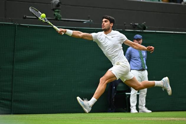 Wimbledon - Alcaraz v Paul Quarter Fina Carlos Alcaraz (ESP) during his quarter final round match at the 2024 Wimbledon Championships at the AELTC in London, UK, on July 9, 2024. Photo by Corinne Dubreuil ABACAPRESS.COM London United Kingdom  Copyright: xDubreuilxCorinne ABACAx