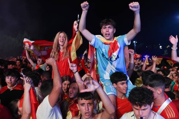 (240710) -- MADRID, July 10, 2024 -- Fans of Spain react as they watch a live broadcast of the UEFA EURO, EM, Europameisterschaft,Fussball 2024 semifinal match between Spain and France at the Ice Palace in Madrid, Spain on July 9, 2024. (Photo by Xinhua) (SP)SPAIN-MADRID-FOOTBALL-EURO 2024-SPAIN VS FRANCE-FANS GustavoxValiente 