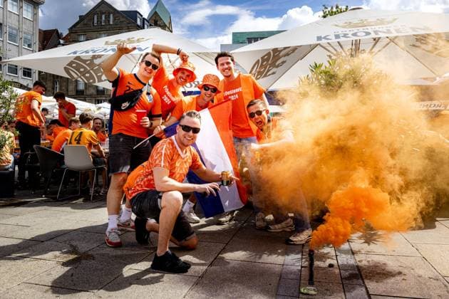 DORTMUND - Dutch supporters on the day of the semi-final at the European Championship, EM, Europameisterschaft between the Netherlands and England. ANP RAMON VAN FLYMEN xVIxANPxSportx xxANPxIVx 503173687 originalFilename: 503173687.jpg