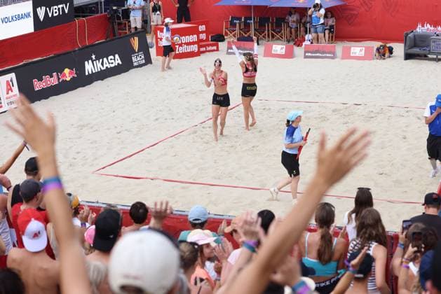 BEACHVOLLEYBALL - Beach Pro Vienna VIENNA,AUSTRIA,10.JUL.24 - Beach volleyball, Beachvolleyball - A1 Beach Pro Vienna. Image shows Dorina Klinger and Ronja Klinger (AUT).  GEPAxpictures xMathiasxMandl