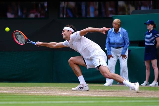 Taylor Fritz losing his footing during his quarter final match Wimbledon Tennis Championships, Day 10, The All England Lawn Tennis and Croquet Club, London, UK - 10 Jul 2024  Copyright: xJavierxGarcia Shutterstockx 14578617dh