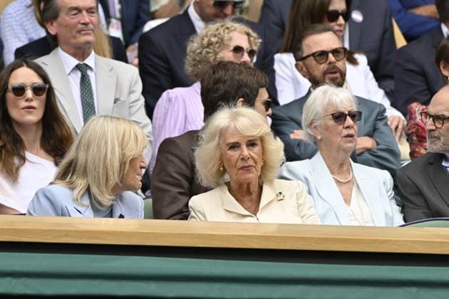 Tennis : Wimbledon 2024 - Arrivee de la Reine Camilla dans la Royal Box Tennis : Wimbledon 2024 - England - 10 07 2024 ChrysleneCaillaud Panoramic 
