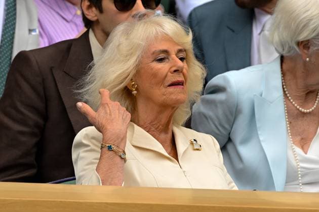 Tennis : Wimbledon 2024 - Arrivee de la Reine Camilla dans la Royal Box Tennis : Wimbledon 2024 - England - 10 07 2024 ChrysleneCaillaud Panoramic 