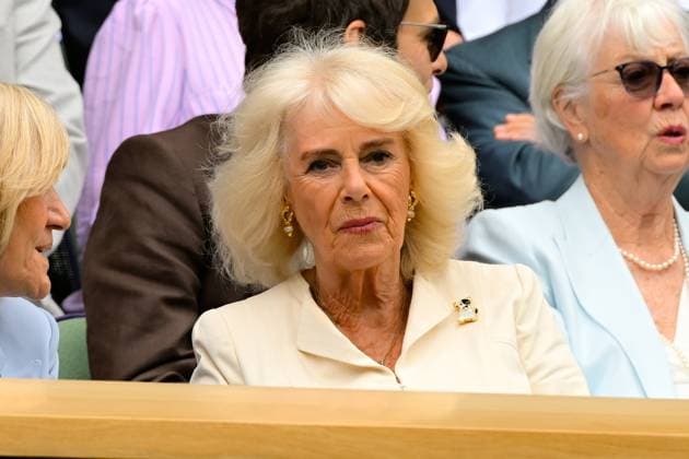 Tennis : Wimbledon 2024 - Arrivee de la Reine Camilla dans la Royal Box Tennis : Wimbledon 2024 - England - 10 07 2024 ChrysleneCaillaud Panoramic 