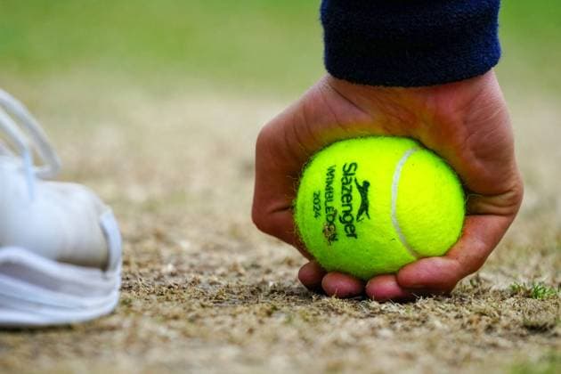 Ball Boy holding a Slazenger tennis ball Wimbledon Tennis Championships, Day 10, The All England Lawn Tennis and Croquet Club, London, UK - 10 Jul 2024  Copyright: xJavierxGarcia Shutterstockx 14578617eb