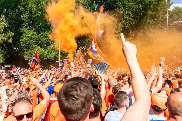 2024-07-10 Netherlands v England - Semi-Final - UEFA EURO, EM, Europameisterschaft,Fussball 2024 DORTMUND, GERMANY - JULY 10: Fans and supporters of the Netherlands prior to the Semi-Final - UEFA EURO 2024 match between Netherlands and England at BVB Stadion Dortmund on July 10, 2024 in Dortmund, Germany. (Photo by Joris Verwijst BSR Agency) Dortmund Germany Content not available for redistribution in The Netherlands directly or indirectly through any third parties. Copyright: xBSRxAgencyx