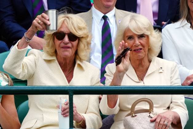 Annabel Elliot and Queen Camilla spot somebody in the crowd on No.1 Court Wimbledon Tennis Championships, Day 10, The All England Lawn Tennis and Croquet Club, London, UK - 10 Jul 2024  Copyright: xJavierxGarcia Shutterstockx 14578617fa