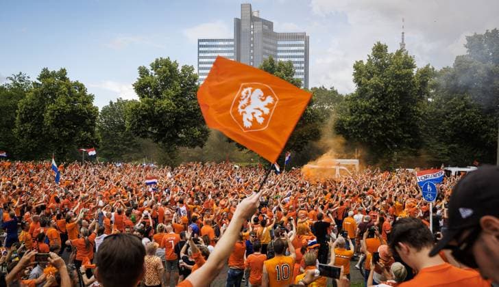 DORTMUND, Dutch supporters in Dortumund, 10-07-2024, Dutch fans in the city center of dortmund before the match against England. Oranje legioen, fan walk Dutch supporters in Dortumund  x25728057x Copyright: