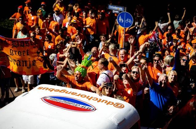 DORTMUND - Orange supporters walk behind the Orange bus during the fan walk for the semi-final match at the European Championship, EM, Europameisterschaft between the Netherlands and England. ANP RAMON VAN FLYMEN xVIxANPxSportx xxANPxIVx 503192919 originalFilename: 503192919.jpg