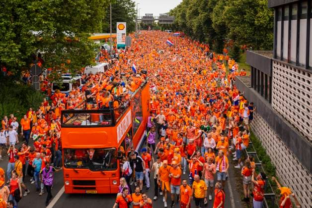 EURO 2024, Die Highlights Dortmund, Germany. 10th Jul 2024. Fan march of the Dutch Netherlands - England Niederlande - England 10.07.2024 *** Dortmund, Germany 10th Jul 2024 Fan march of the Dutch Netherlands England Netherlands England 10 07 2024