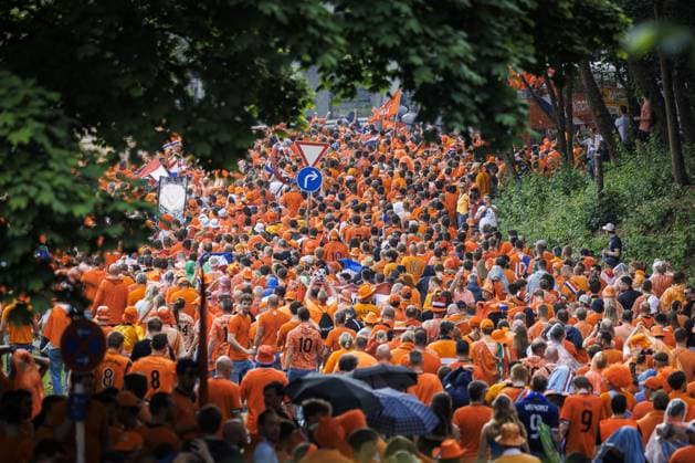 DORTMUND, Dutch supporters in Dortumund, 10-07-2024, Dutch fans in the city center of dortmund before the match against England. Oranje legioen, fan walk Dutch supporters in Dortumund  x25728570x Copyright: