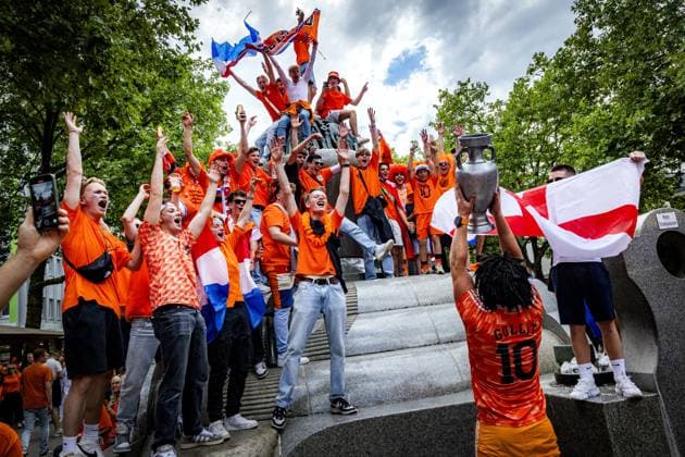 DORTMUND - Dutch supporters on the day of the semi-final at the European Championship, EM, Europameisterschaft between the Netherlands and England. ANP RAMON VAN FLYMEN xVIxANPxSportx xxANPxIVx 503196509 originalFilename: 503196509.jpg