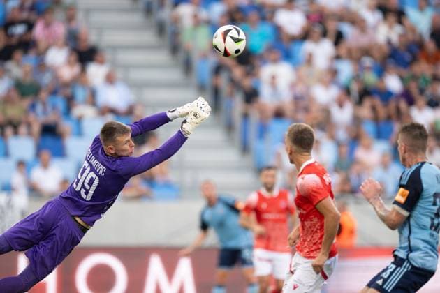 Filip Dujmovic catches the ball during UEFA Champions league preliminary round match, SK Slovan Bratislava - FC Struga, 10. july 2024 Copyright: xMICHALxFAJT,ZOSPORTU.SKx FAJ_2110