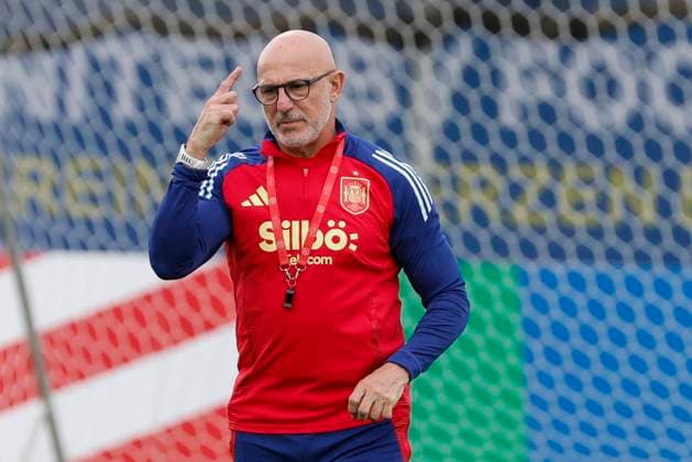 Spain s head coach Luis de la Fuente leads a training session in Donaueschingen, Germany, 10 July 2024. SPain will play the EURO2024 final after defeating France 2-1 on 09 July. Spain s training session !ACHTUNG: NUR REDAKTIONELLE NUTZUNG!  Copyright: xJ.xJ.xGuillenx GRAF4826 20240710-55014114548_1