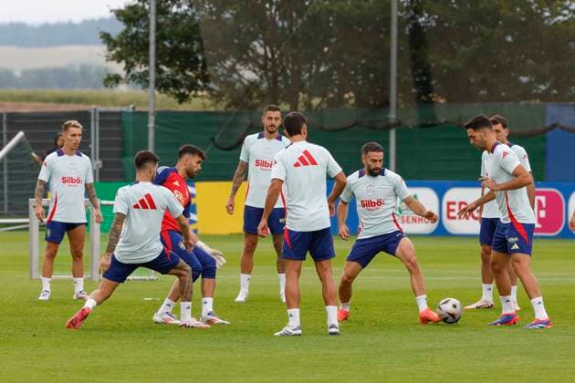 Spain s players take part in a training session in Donaueschingen, Germany, 10 July 2024. SPain will play the EURO2024 final after defeating France 2-1 on 09 July. Spain s training session !ACHTUNG: NUR REDAKTIONELLE NUTZUNG!  Copyright: xJ.xJ.xGuillenx GRAF4833 20240710-55014114570_1