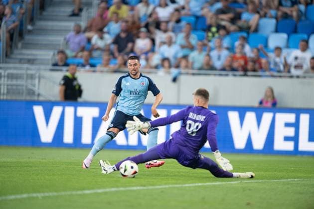 Rober Mak shoots agaist Filip Dujmovic UEFA CHAMPIONS LEAGUE PRELIMINARY ROUND MATCH, SK SLOVAN BRATISLAVA - FC STRUGA, 10.JULY 2024 Copyright: xx DSC_5987