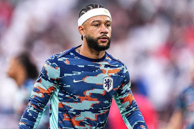 2024-07-10 Netherlands v England - Semi-Final - UEFA EURO, EM, Europameisterschaft,Fussball 2024 DORTMUND, GERMANY - JULY 10: Memphis Depay of the Netherlands looks up during the Semi-Final - UEFA EURO 2024 match between Netherlands and England at BVB Stadion Dortmund on July 10, 2024 in Dortmund, Germany. (Photo by Joris Verwijst BSR Agency) Dortmund Germany Content not available for redistribution in The Netherlands directly or indirectly through any third parties. Copyright: xBSRxAgencyx