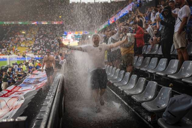 Dortmund, Germany 10th Jul 2024 England fans have fun under a waterfall of rain in the stadium Netherlands England Netherlands England 10 07 2024