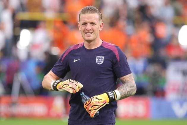 2024-07-10 The Netherlands v England - Semi-Final - UEFA EURO, EM, Europameisterschaft,Fussball 2024 DORTMUND, GERMANY - JULY 10: Jordan Pickford of England warms up during the Semi-Final - UEFA EURO 2024 match between The Netherlands and England at BVB Stadion Dortmund on July 10, 2024 in Dortmund, Germany. (Photo by Peter Lous BSR Agency) Dortmund Germany Content not available for redistribution in The Netherlands directly or indirectly through any third parties. Copyright: xBSRxAgencyx