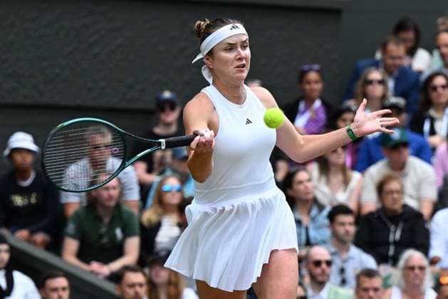 Elina Svitolina of Ukraine plays Elena Rybakina of Kazakhstan in the quarter finals of the Wimbledon tennis ladies singles championships held at the All England Lawn Tennis & Croquet Club. Featuring: Elina Svitolina Where: London, London, United Kingdom When: 10 Jul 2024 Credit: Ray Tang Cover Images **STRICTLY EDITORIAL USE ONLY** EDITORIAL USE ONLY. RESTRICTED TO NEWSPAPERS BASED IN THE UK Copyright: xx coverimg53939485