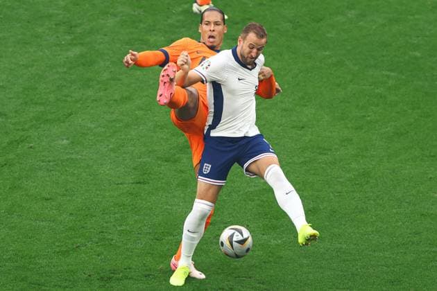 Harry Kane of England (R) battles with Virgil van Dijk of The Netherlands (L) Netherlands v England, UEFA European Championship, EM, Europameisterschaft 2024, Semi Final, Football, BVB Stadion, Dortmund, Germany, 10 Jul 2024 EDITORIAL USE ONLY No use with unauthorised audio, video, data, fixture lists, club league logos or live services. Online in-match use limited to 120 images, no video emulation. No use in betting, games or single club league player publications. Copyright: xKieranxMcManus Shutterstockx 14576895aq