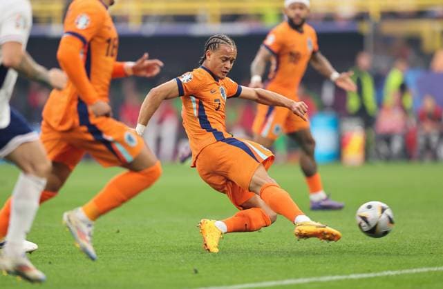 10 07 2024, European Football Championship, UEFA EURO 2024, Netherlands England, Semi-final, BVB Stadion Dortmund, v l , Goal scored, Goal to 1 0 by Xavi Simons Netherlands Copyright: HMBxMedia