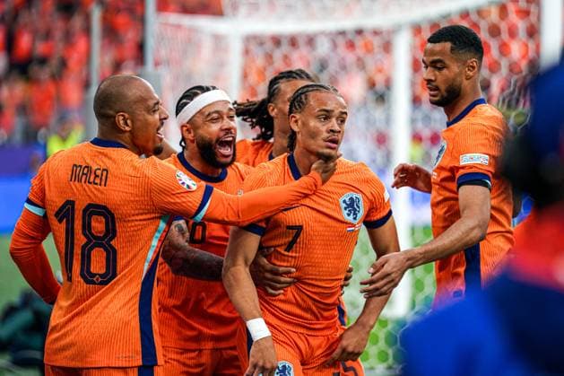 2024-07-10 Netherlands v England - Semi-Final - UEFA EURO, EM, Europameisterschaft,Fussball 2024 DORTMUND, GERMANY - JULY 10: Xavi Simons of the Netherlands celebrates the first goal with his teammates during the Semi-Final - UEFA EURO 2024 match between Netherlands and England at BVB Stadion Dortmund on July 10, 2024 in Dortmund, Germany. (Photo by Joris Verwijst BSR Agency) Dortmund Germany Content not available for redistribution in The Netherlands directly or indirectly through any third parties. Copyright: xBSRxAgencyx