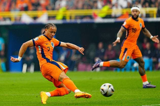 EURO 2024, Die Highlights Xavi Simons of The Netherlands scores the opening goal Netherlands v England, UEFA European Championship, EM, Europameisterschaft 2024, Semi Final, Football, BVB Stadion, Dortmund, Germany - 10 Jul 2024 EDITORIAL USE ONLY No use with unauthorised audio, video, data, fixture lists, club league logos or live services. Online in-match use limited to 120 images, no video emulation. No use in betting, games or single club league player publications. Copyright: xDavexShopland Shutterstockx 14576902ar