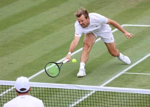 Kevin Krawietz slips and falls to the ground, Series, Mens Doubles Tennis Wimbledon 2024 Grand Slam ITF ATP WTA AELTC London Great Britain 10 July 2024 Copyright: xJuergenxHasenkopfx