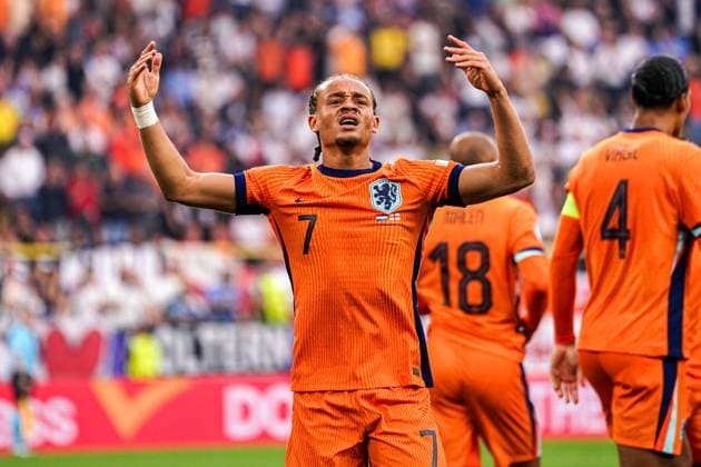 2024-07-10 Netherlands v England - Semi-Final - UEFA EURO, EM, Europameisterschaft,Fussball 2024 DORTMUND, GERMANY - JULY 10: Xavi Simons of the Netherlands celebrates the first goal and hypes up the crowd during the Semi-Final - UEFA EURO 2024 match between Netherlands and England at BVB Stadion Dortmund on July 10, 2024 in Dortmund, Germany. (Photo by Joris Verwijst BSR Agency) Dortmund Germany Content not available for redistribution in The Netherlands directly or indirectly through any third parties. Copyright: xBSRxAgencyx