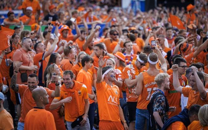DORTMUND, Dutch supporters in Dortumund, 10-07-2024, Dutch fans in the city center of dortmund before the match against England. Oranje legioen, westfalenpark Dutch supporters in Dortumund  x25729208x Copyright: