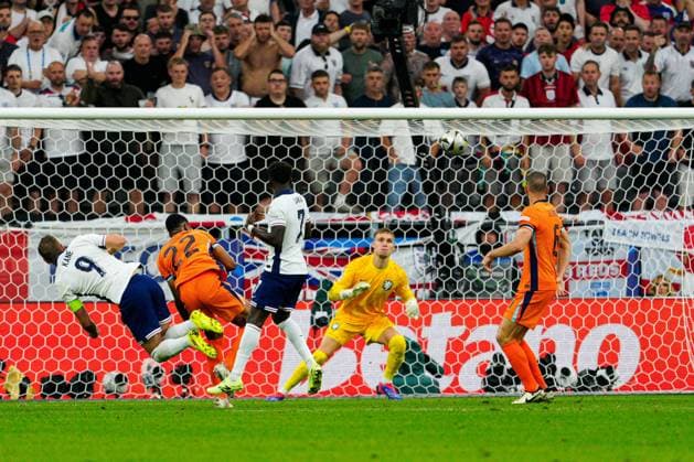 Denzel Dumfries of The Netherlands concedes a penalty after a challenge on Harry Kane of England Netherlands v England, UEFA European Championship, EM, Europameisterschaft 2024, Semi Final, Football, BVB Stadion, Dortmund, Germany - 10 Jul 2024 EDITORIAL USE ONLY No use with unauthorised audio, video, data, fixture lists, club league logos or live services. Online in-match use limited to 120 images, no video emulation. No use in betting, games or single club league player publications.  Copyright: xDavexShopland Shutterstockx 14576902ay