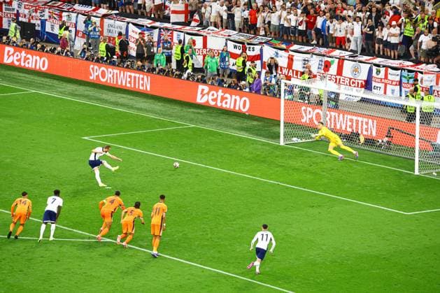 Harry Kane of England scores a goal from the penalty spot to make it 1-1 Netherlands v England, UEFA European Championship, EM, Europameisterschaft 2024, Semi Final, Football, BVB Stadion, Dortmund, Germany, 10 Jul 2024 EDITORIAL USE ONLY No use with unauthorised audio, video, data, fixture lists, club league logos or live services. Online in-match use limited to 120 images, no video emulation. No use in betting, games or single club league player publications.  Copyright: xKieranxMcManus Shutterstockx 14576895aw