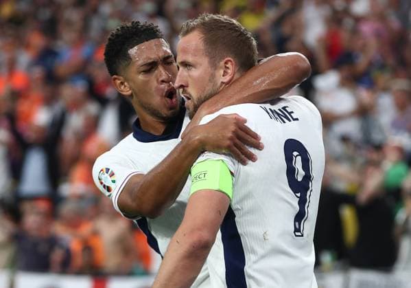 Harry Kane of England celebrates with Jude Bellingham of England after scoring a penalty to make it 1-1 Netherlands v England, UEFA European Championship, EM, Europameisterschaft 2024, Semi Final, Football, BVB Stadion, Dortmund, Germany, 10 Jul 2024 EDITORIAL USE ONLY No use with unauthorised audio, video, data, fixture lists, club league logos or live services. Online in-match use limited to 120 images, no video emulation. No use in betting, games or single club league player publications.  Copyright: xMichaelxZemanek Shutterstockx 14576899bo