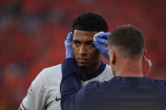 10 07 2024, xjrdrx, Football EM 2024 1 2 Final, England Netherlands emspor, v l Jude Bellingham England injured, injury, DFL DFB REGULATIONS PROHIBIT ANY USE OF PHOTOGRAPHS as IMAGE SEQUENCES and or QUASI VIDEO Dortmund