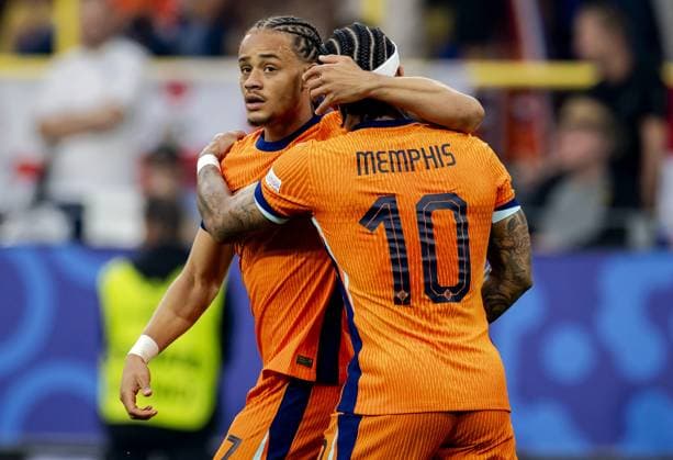 DORTMUND - Xavi Simons of Holland and Memphis Depay of Holland (l-r) celebrate the 1-0 against England during the UEFA EURO, EM, Europameisterschaft,Fussball 2024 Semi-final match between the Netherlands and England at the BVB Stadium Dortmund on July 10, 2024 in Dortmund, Germany. ANP KOEN VAN WEEL UEFA EURO 2024 2024 xVIxANPxSportx xxANPxIVx 503203046 originalFilename: 503203046.jpg