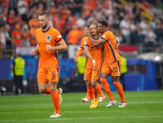 Football, men, season 2023 24, UEFA Euro EM 2024, semi-final in Dortmund, Netherlands England, f l Stefan de Vrij Netherlands , Xavi Simons Netherlands , Denzel Dumfries Netherlands , cheering after scoring 1 0, 10 07 2024, Copyright: xSebastianxRäppold MatthiasxKochx